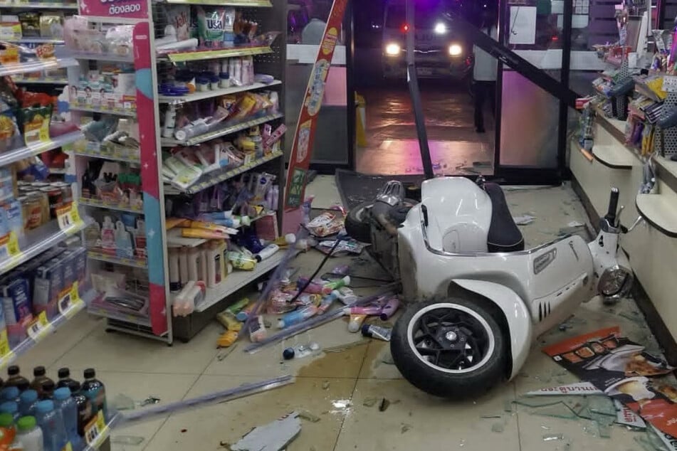 Versehentlich Gasgriff berührt: Vierjährige donnert durch Supermarkt