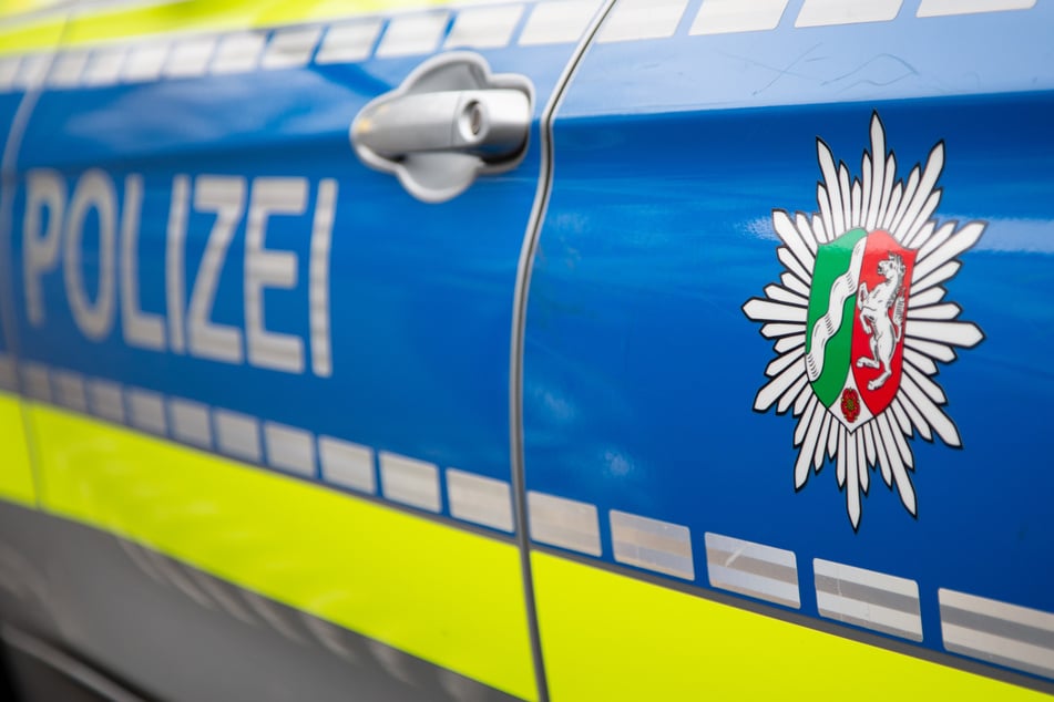 Nach dem Angriff auf das Trio am frühen Dienstagmorgen sucht die Polizei nach dem Unbekannten. (Symbolbild)