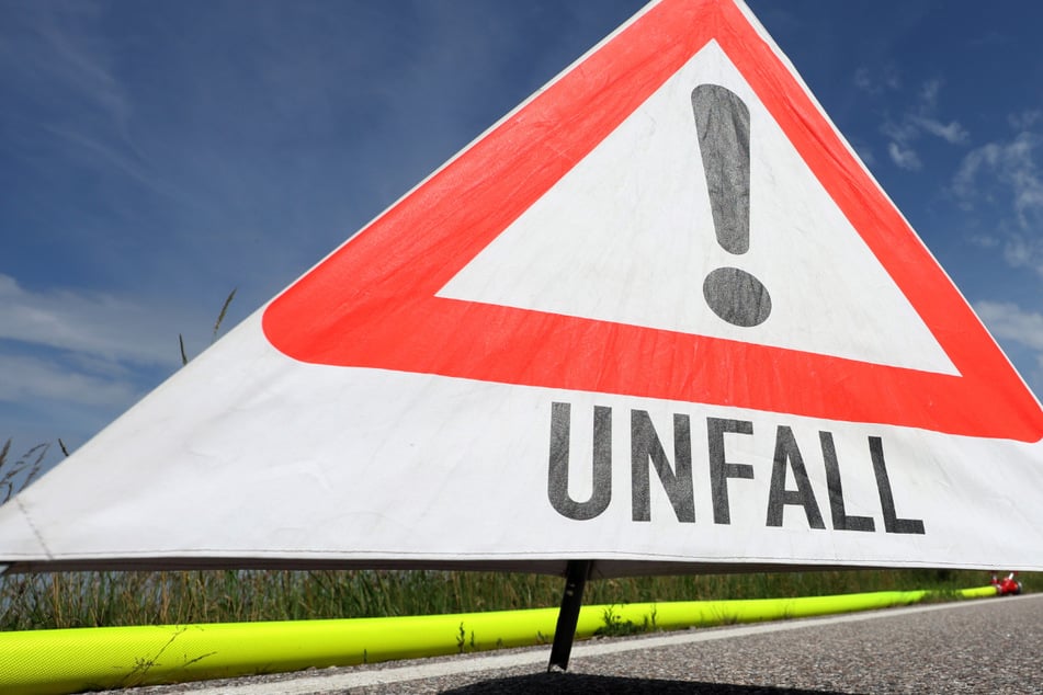 Bei einem Unfall in Mittelfranken wurden zwei 16-Jährige verletzt. (Symbolbild)