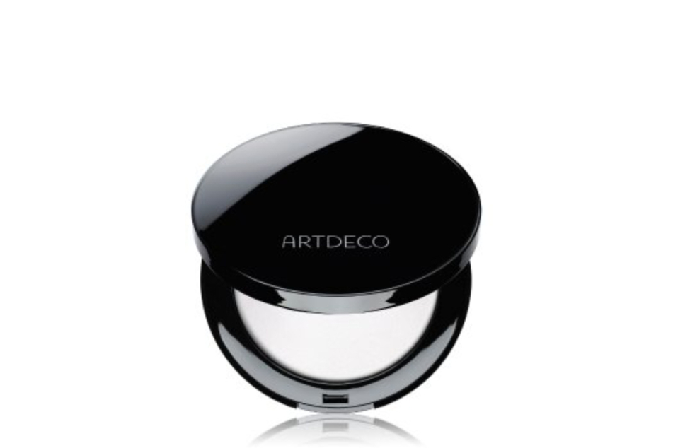 Das Puder von ARTDECO ist transparent und gepresst.