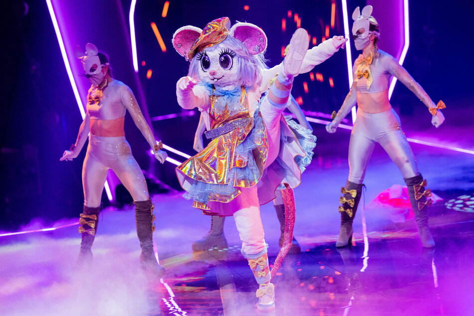 Die Maus steht bei "The Masked Dancer" auf ProSieben weiterhin auf der Bühne. Wer wohl unter dem Kostüm steckt?