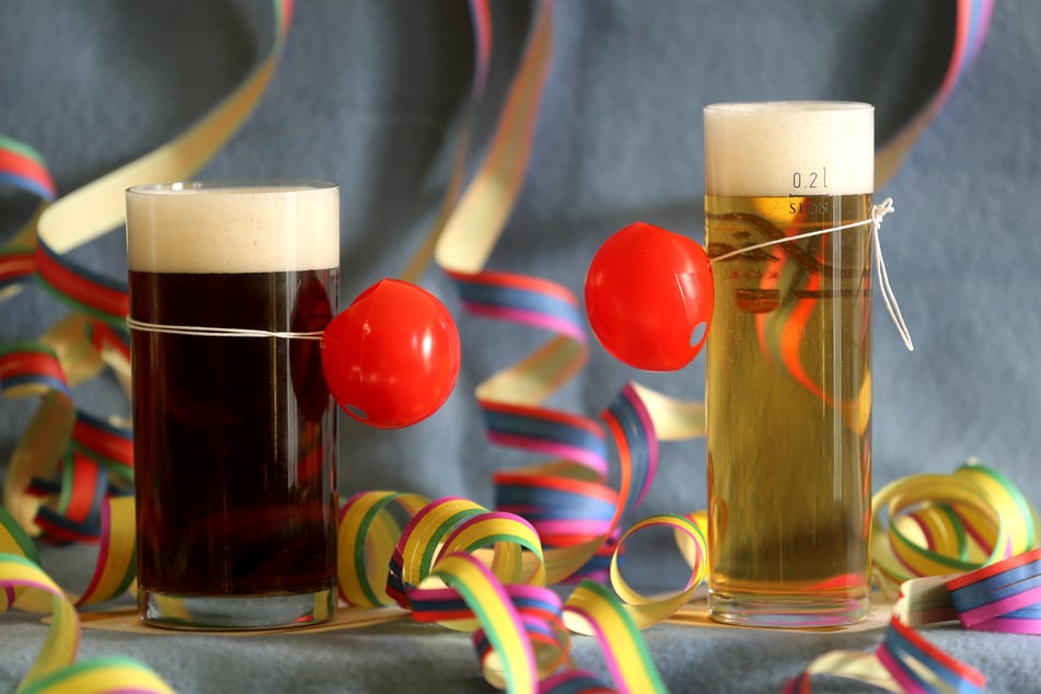 Die Düsseldorfer Karnevalsverein Prinzengarde Blau-Weiss hat ihren Mitgliedern Sessions-Starter-Sets direkt nach Hause geliefert.
