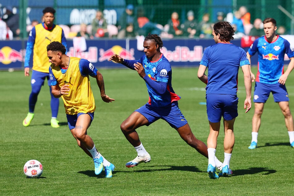 Ezechiel Banzuzi (21, Mitte vorn) hat sich im Training verletzt.