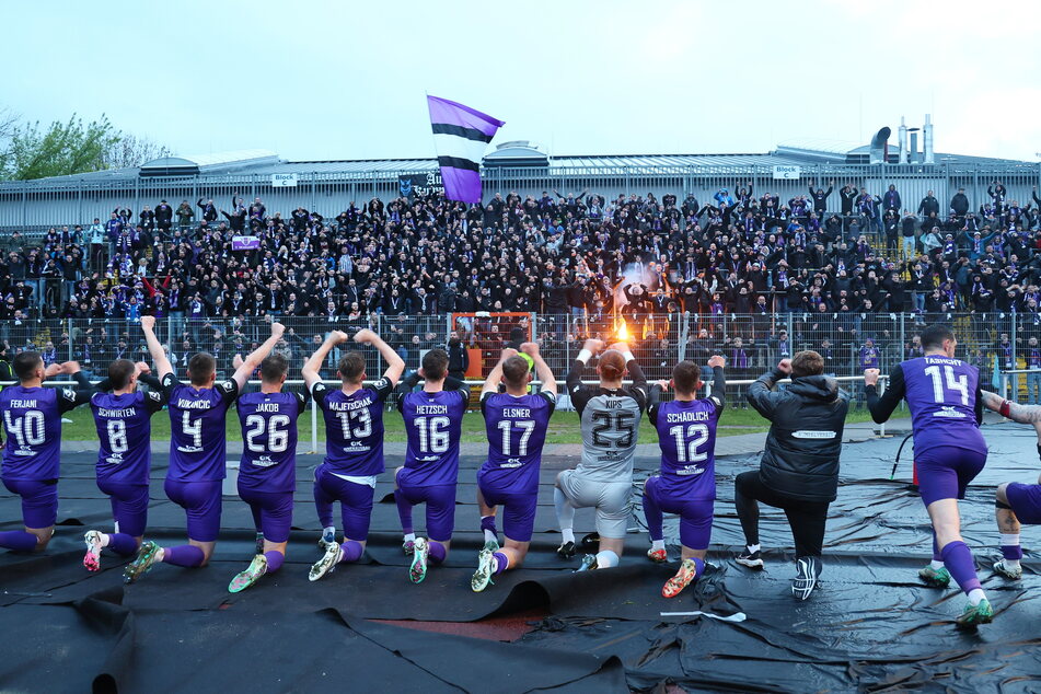 Die Veilchen lieferten ab und konnten so mit den 800 mitgereisten Fans standesgemäß den Einzug ins Sachsenpokalfinale feiern.