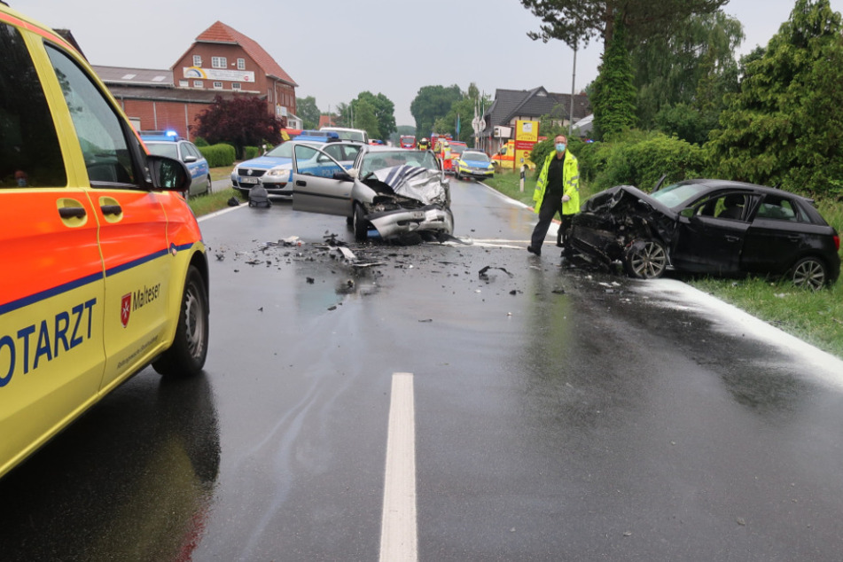Der Opel-Fahrer geriet auf die Gegenfahrbahn, wo er mit einem Audi zusammen krachte.