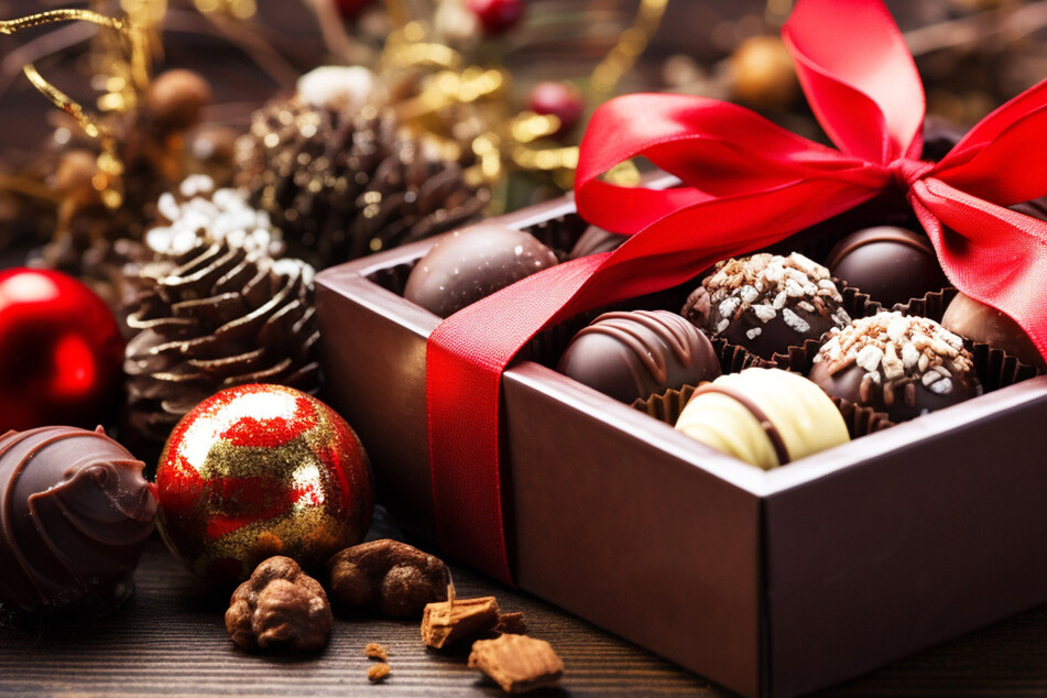 Schokolade gehört in vielen Haushalten an Weihnachten einfach dazu, doch Vorsicht: Für Hunde kann Kakao giftig sein!