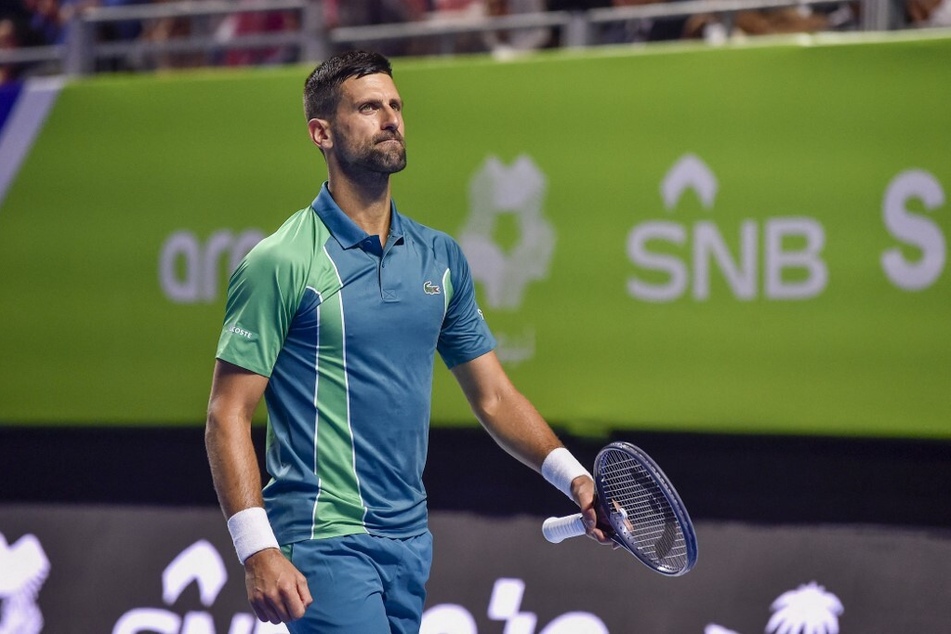Novak Djokovic (36) während eines Tennis-Turniers in Saudi-Arabien Ende 2023.