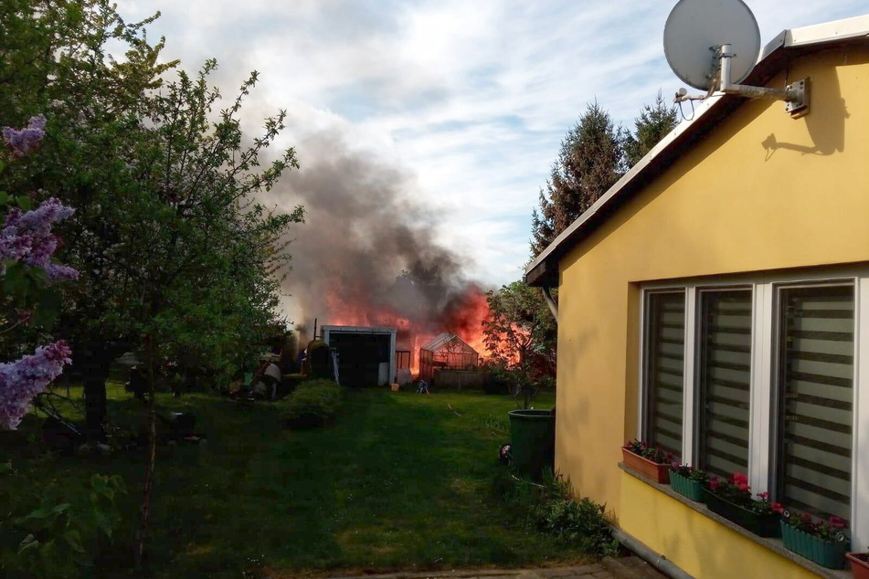 Am Freitag brannten in Zwickau mehrere Gartenlauben.