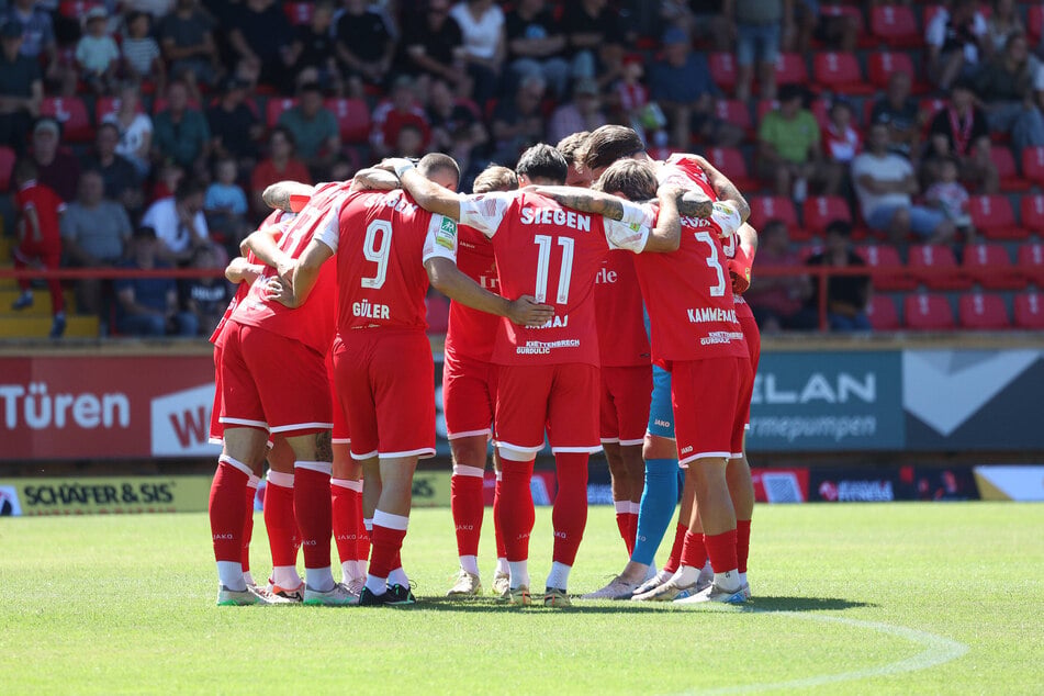 Nach zwei Spieltagen mit "völlig indiskutablen Leistungen" stehen die Sportfreunde Siegen jetzt ohne Trainer da.