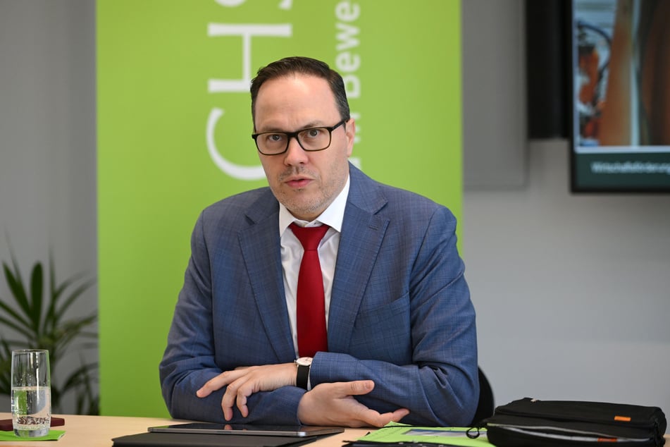 Abhängigkeiten minimieren will Wirtschaftsminister Dirk Panter (51, SPD).