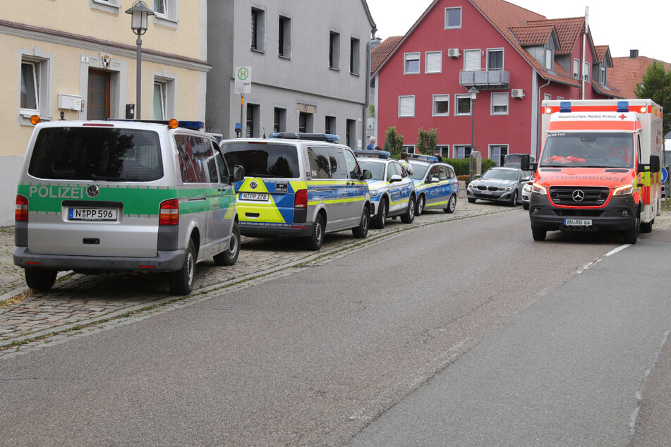 Die Einsatzkräfte sind mit einem Großaufgebot in der mittelfränkischen Stadt vor Ort.