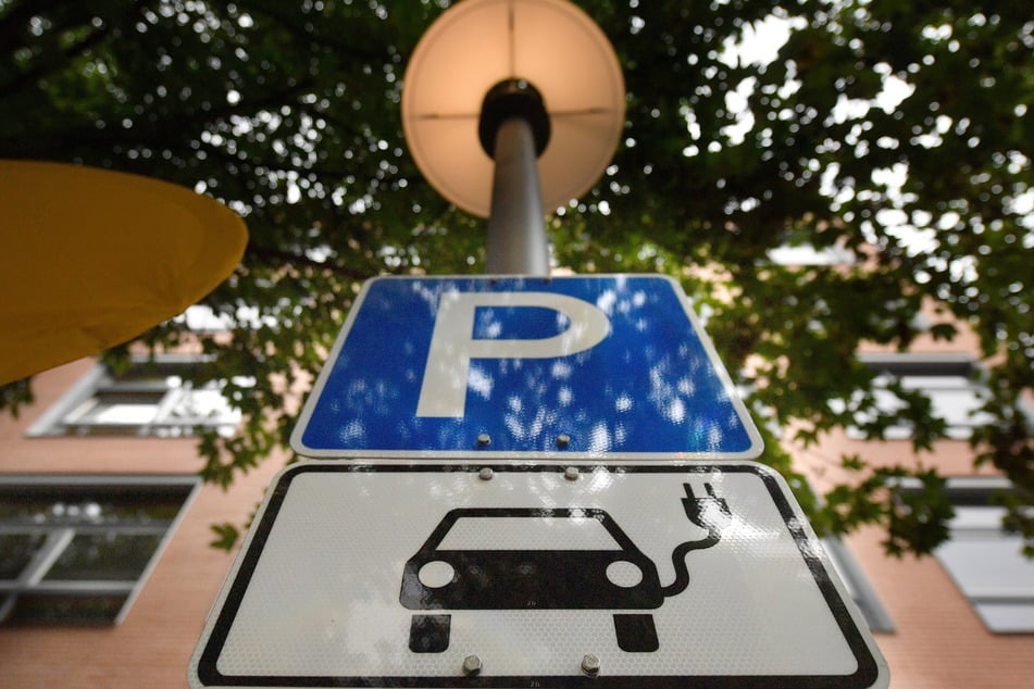 Die Straßenlaterne um die Ecke könnte bald zur E-Ladesäule werden.