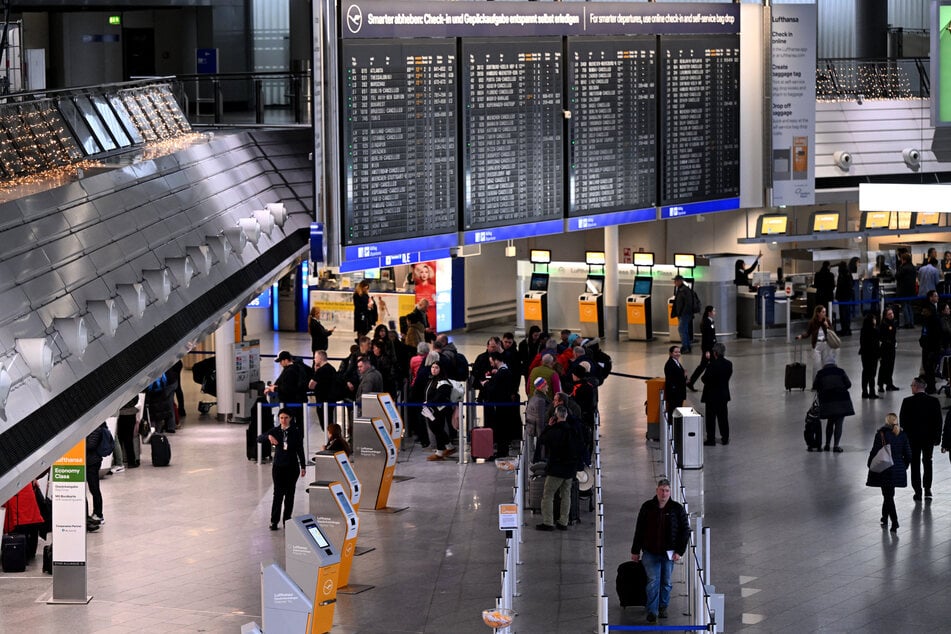 Umsteigen geht in Frankfurt. Doch wer vom größten deutschen Flughafen starten will, hat schlechte Karten und strandet vor den Sicherheitskontrollen.