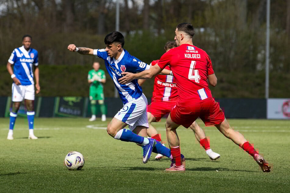 Unter anderem bekam Jannis Boziaris (l.) seine Startelf-Chance und drehte gut auf.