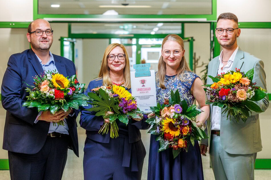 Sachsens beliebteste Pflegeprofis Ralf Hantsch (48, v.l.), Yvonne Thronicker (53), Katharina Kleiner (36) und David Klee (34) wollen den Bundessieg nach Dresden holen.