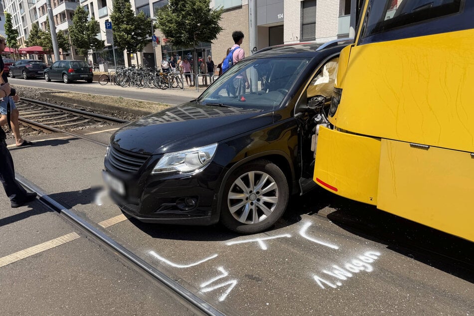 Der Fahrer blieb laut aktuellem Stand unverletzt.