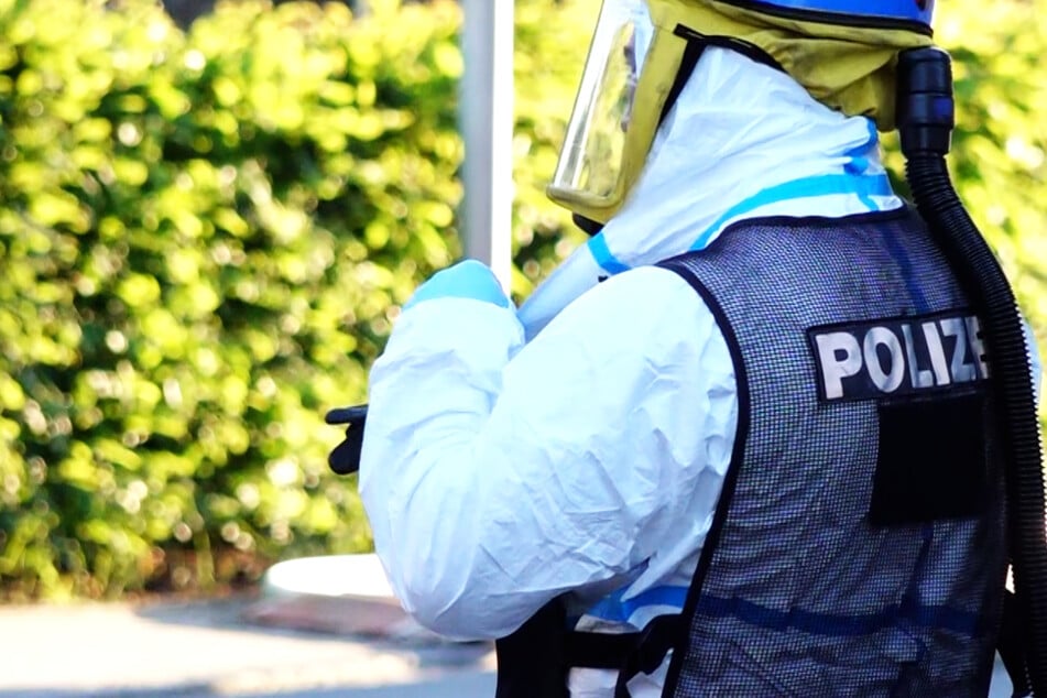 Noch am Sonntag begannen Spezialisten der Kriminalpolizei mit den Ermittlungen zu dem Brand in Klingenberg.