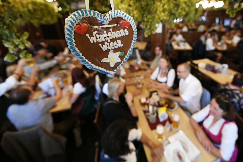 Während auf der Theresienwiese das Oktoberfest steigt, feiert man auch in Münchens Wirtshäusern.