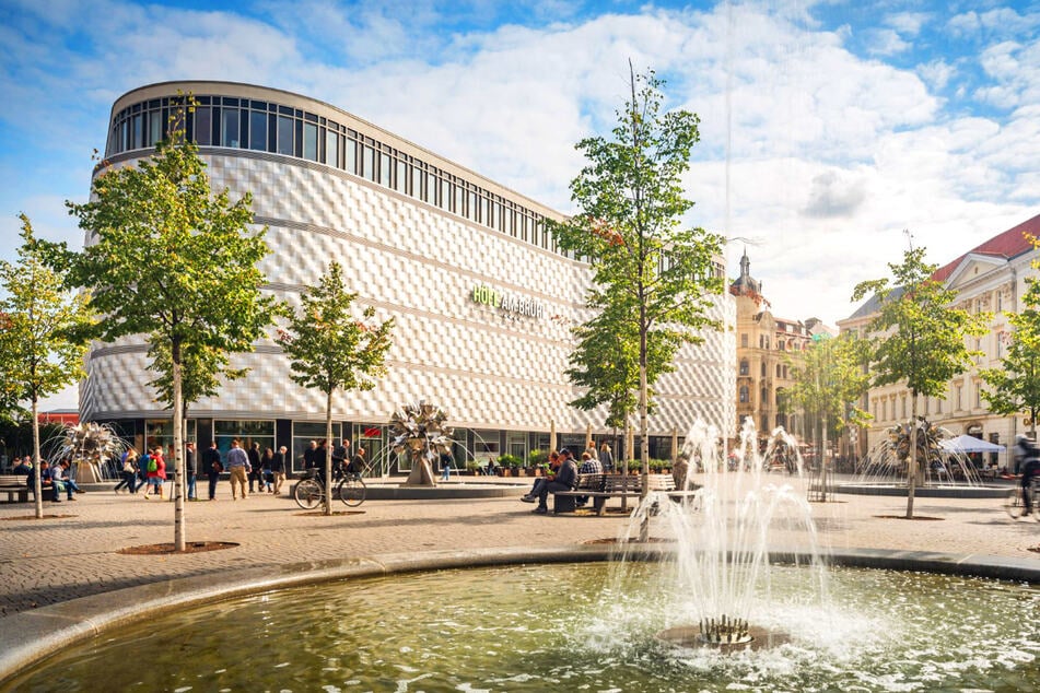 Die Höfe am Brühl bieten über 100 Shops für Mode, Genuss und Selfcare mitten in Leipzig.