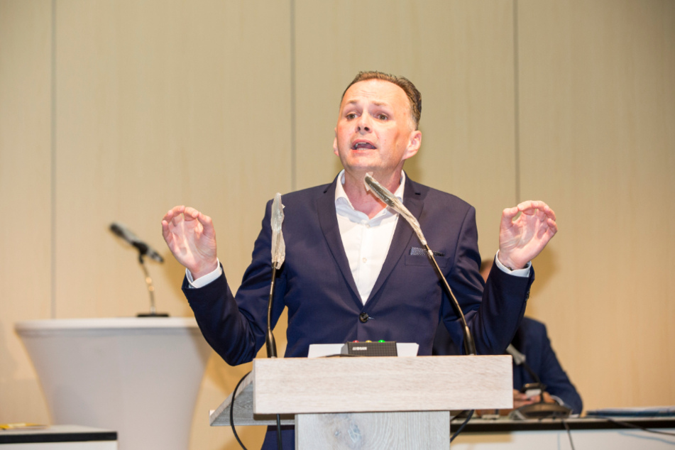 Stellt sich vor seine Fraktion: Linke-Chef André Schollbach (41).