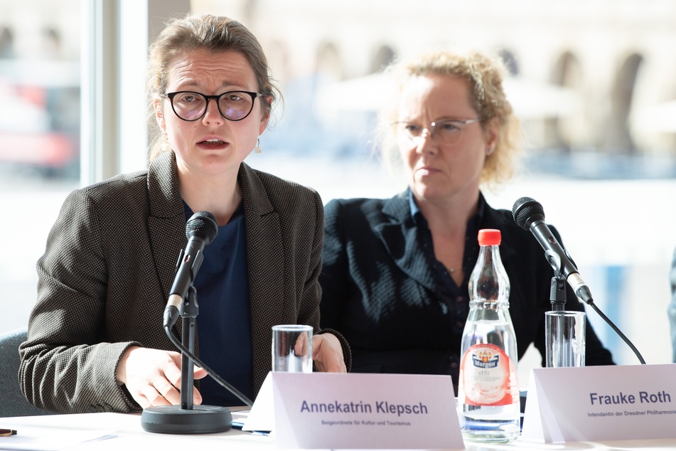 Kulturbürgermeisterin Annekatrin Klepsch (43, Linke, l.) findet klare Worte.