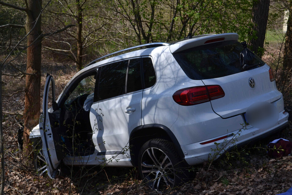 Infolge des schweren Unfalls verstarb der VW-Fahrer.