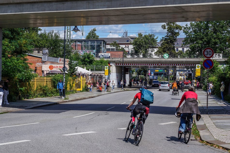 Unter die Verbindungsachse von Leisniger Platz und dem Bahnhof Pieschen kommen in ein paar Tagen neue Fernwärmeleitungen.