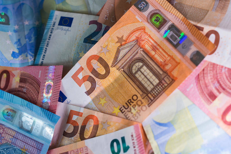 Die beiden Mecklenburger haben durch die Betrügereien zusammen beinahe 100.000 Euro verloren. (Symbolfoto)