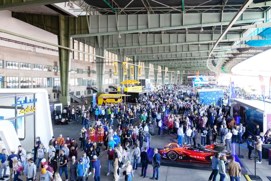 Das Formel E Fan Village bietet den ganzen Tag über vielfältiges Entertainment, tolle Aktionen und Innovationen für die ganze Familie.