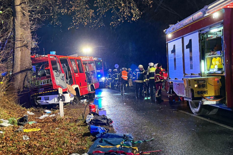 Ein Feuerwehrauto ist am Dienstagabend auf dem Rückweg von einem Einsatz verunfallt.