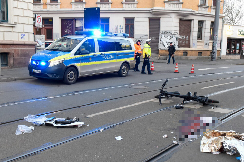 Klinik! Transporter erfasst Radfahrer (65) in Leipzig und verletzt ihn schwer