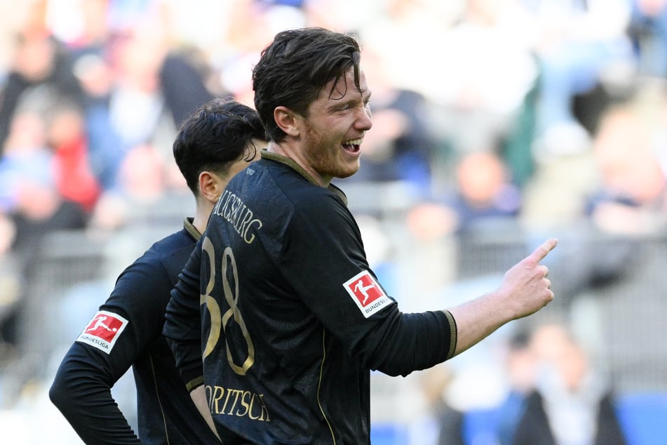 Michael Gregoritsch (31, M.) stellte klar, im Spiel gegen den HSV nicht von Fabio Vieira gefoult worden zu sein.