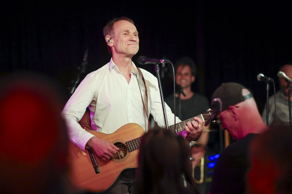 Keimzeit-Frontmann Nobert Leisegang (65) im Leipziger Club Horns Erben, wo die Band am Dienstag ihr neues Album "Ach, die Menschen" vorstellte.
