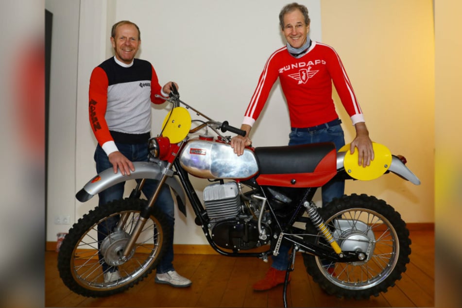 Die Enduro-Champions Uwe Weber (58, l.) aus Hohndorf und Eberhard Weber (66) aus Wermelskirchen/NRW arbeiten am Museum mit.