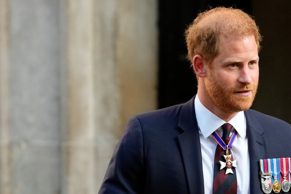 Prins Harry kondigt onverwacht een extra stop aan tijdens zijn reis door Engeland.