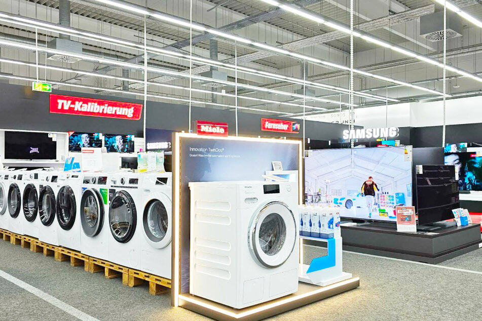Sonntag (24.3.) öffnet MediaMarkt mit vielen starken Sonderangeboten.