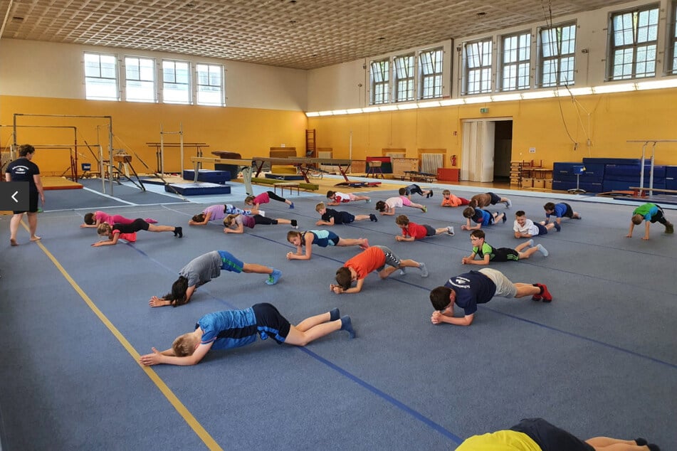 Dreimal pro Woche trainieren die Schwimmer. Die Turnhalle in Klotzsche wird von mehreren Vereinen und Gruppen genutzt.