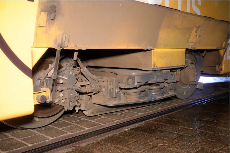 Infolge der Entgleisung entstand an der Tram DVB-Angaben zufolge nur ein geringer Schaden.