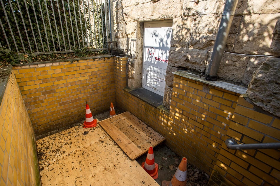 Sichtgeschützt befindet sich das "Babynest" am Eingangsbereich zum St. Georg. Im Inneren befinden sich auch Identitätskarten in mehreren Sprachen, die mitgenommen werden können, falls es sich die Mutter später anders überlegt.