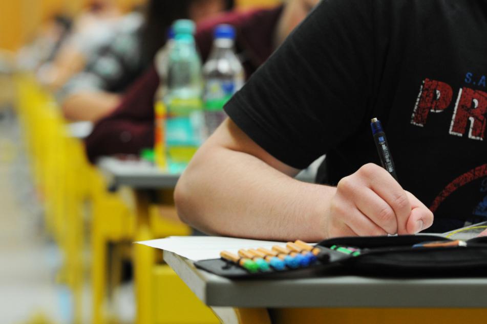 Für 45.000 Schülerinnen und Schüler beginnen nun die Abiturprüfungen. (Symbolbild)