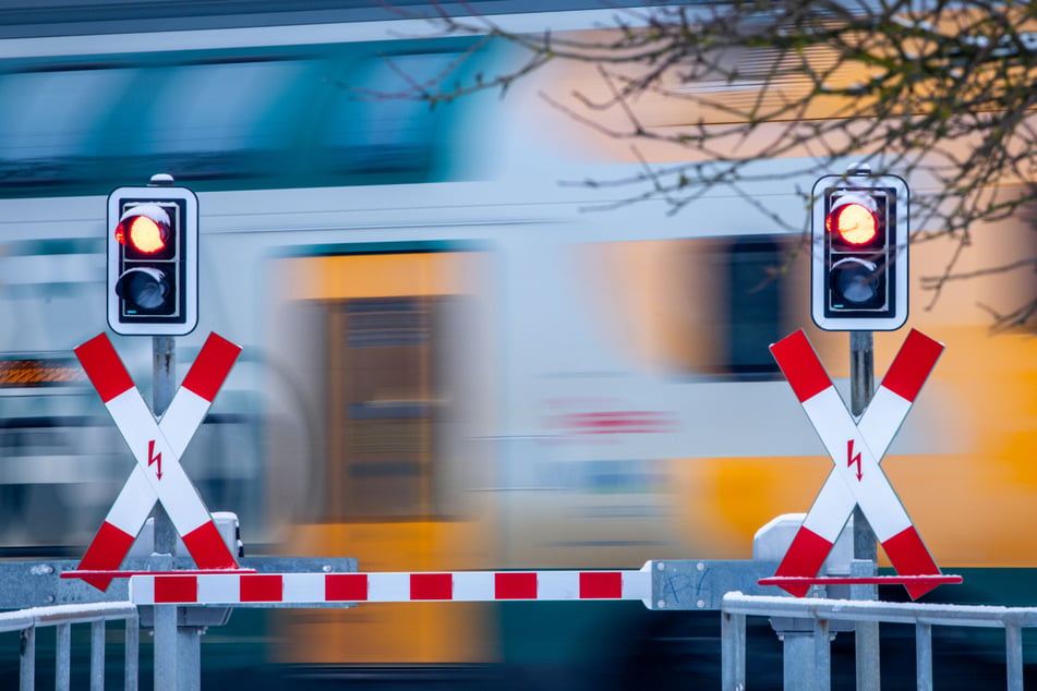 Bis die geplanten Arbeiten abgeschlossen sind, müssen sich Bahnreisende in ganz Deutschland auf Einschränkungen im Verkehr einstellen. (Symbolfoto)