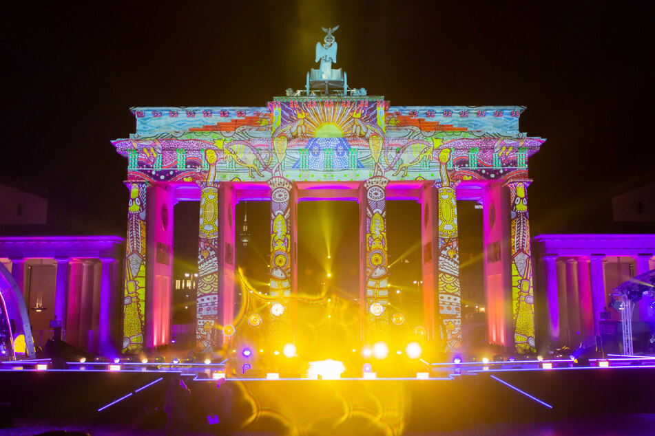 Die Feier am Brandenburger Tor galt in den Jahren vor Corona als die größte Silvesterparty Deutschlands. (Archivbild)