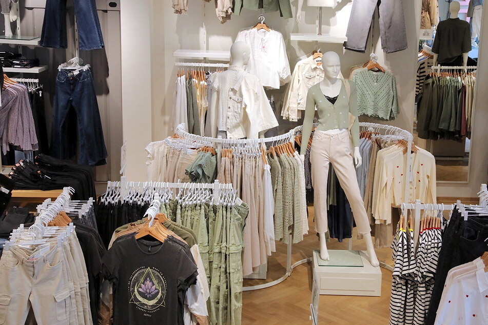 In den Marken-Outlets Schwarzheide-Mitte finden Fashion-Fans die neusten Trends zu günstigen Preisen.