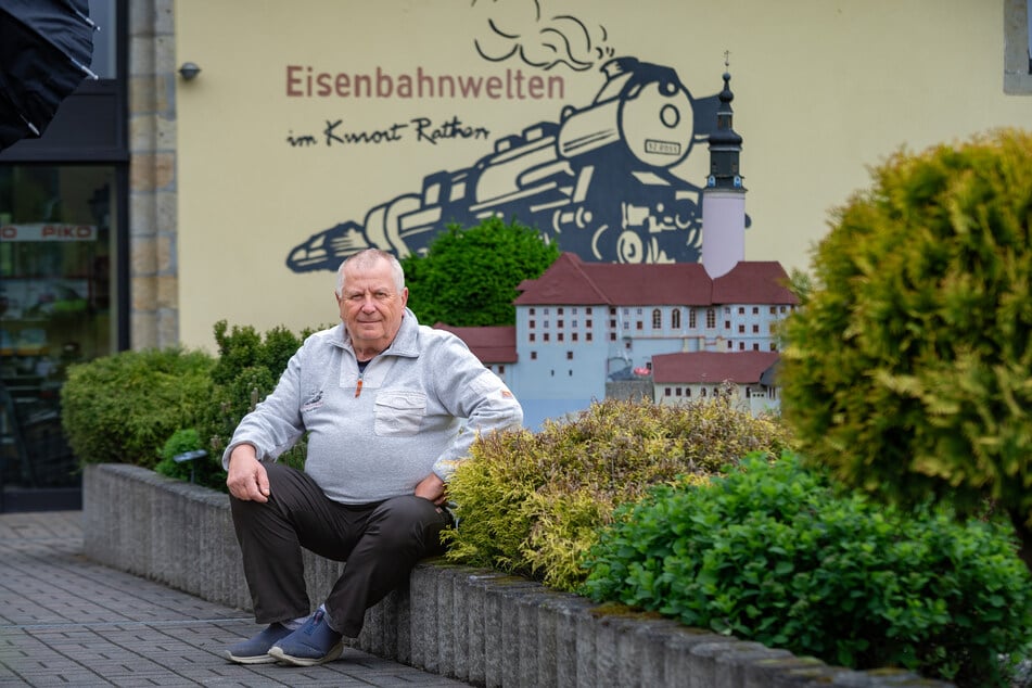 Nach 55 Arbeitsjahren will Hanisch in den wohlverdienten Ruhestand gehen. Deshalb sucht er einen neuen Besitzer für sein Lebenswerk, der ebenfalls eisenbahnverrückt ist.