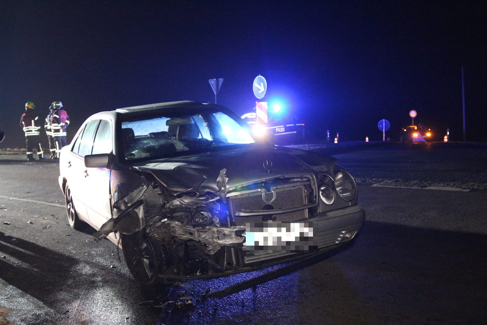 Zwei Menschen erlitten leichte Verletzungen. Eine weitere Person wurde schwer verletzt.