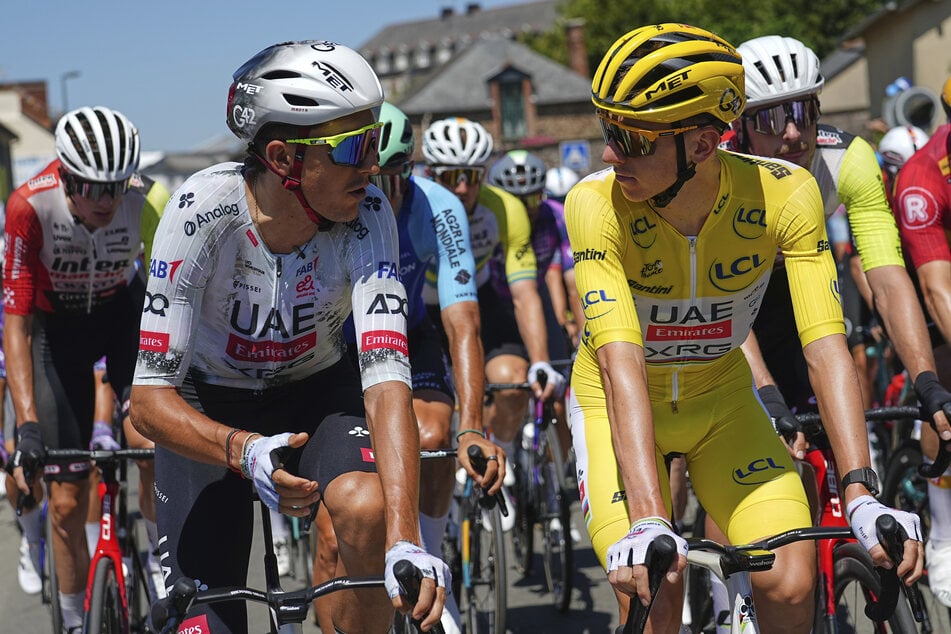 Auf der achten Etappe der Tour de France hatte der Mann in Gelb, Tadej Pogačar (26), offenbar noch genug Luft zum Reden - auch, um sich nach seiner Verlobten zu erkundigen.
