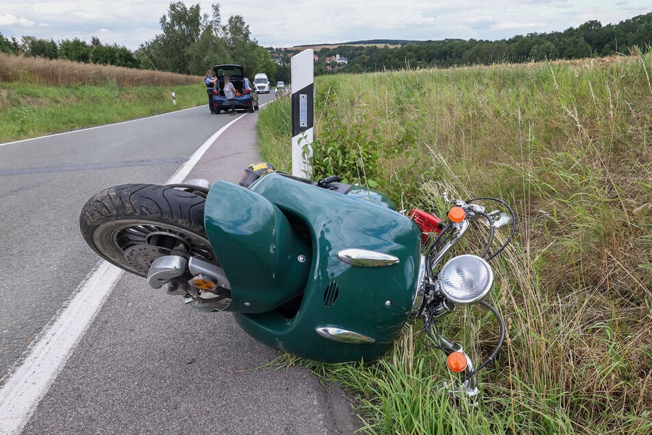 Eine Moped-Fahrerin stürzte am Mittwochnachmittag auf der Wolkenburger Straße in Glauchau. Die Frau wurde schwer verletzt.