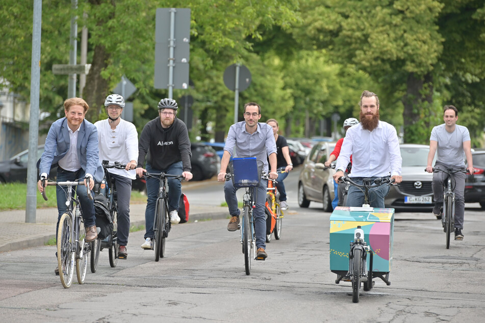 Testfahrt auf dem Lieblingsradweg der Chemnitzer: Baubürgermeister Michael Stötzer (47, l.) war dabei.
