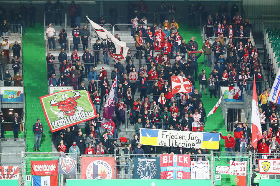 Dutzende Fans begleiteten RB Leipzig zum Sonntagabendspiel nach Franken.
