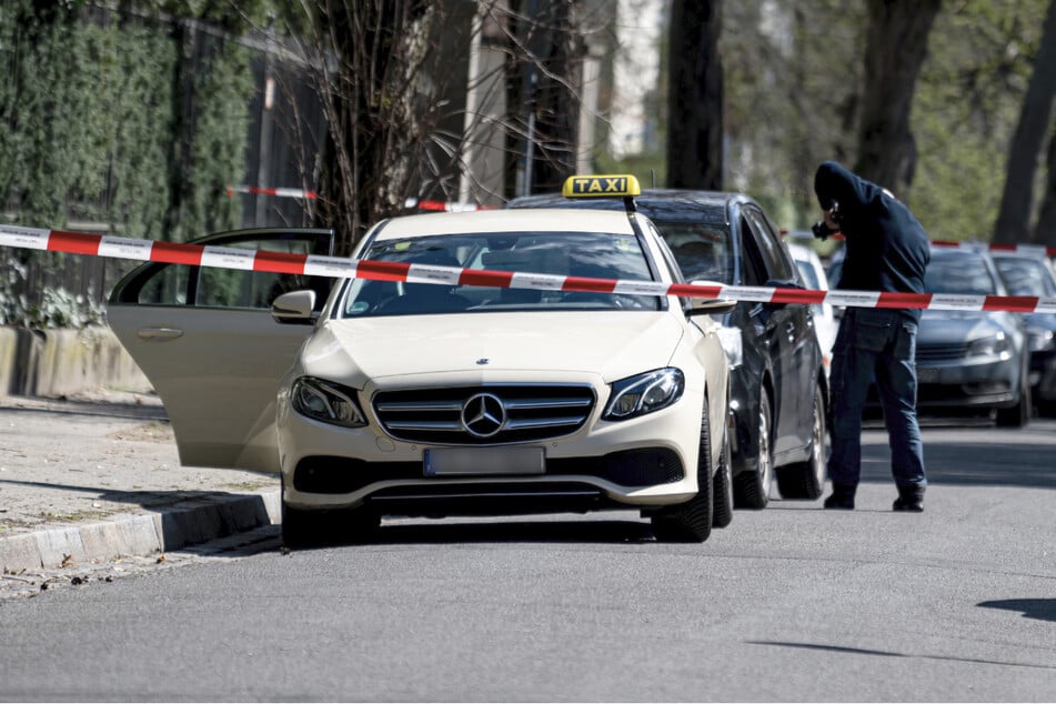 Taxifahrer in Berlin-Grunewald wegen zehn Euro erstochen: Messer-Mann sitzt auf Anklagebank